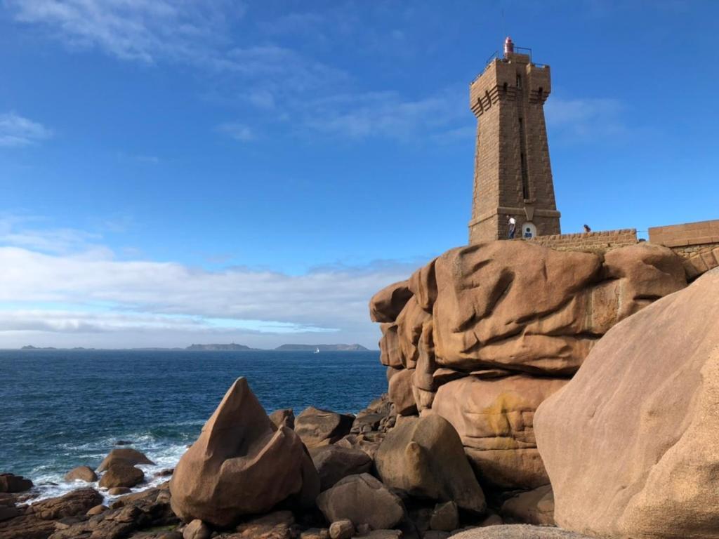 Les Ecolodges Sous Le Phare Louannec Bagian luar foto