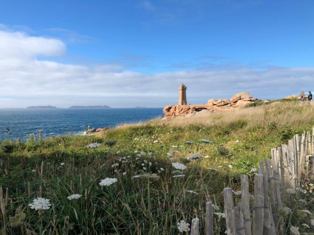 Les Ecolodges Sous Le Phare Louannec Bagian luar foto