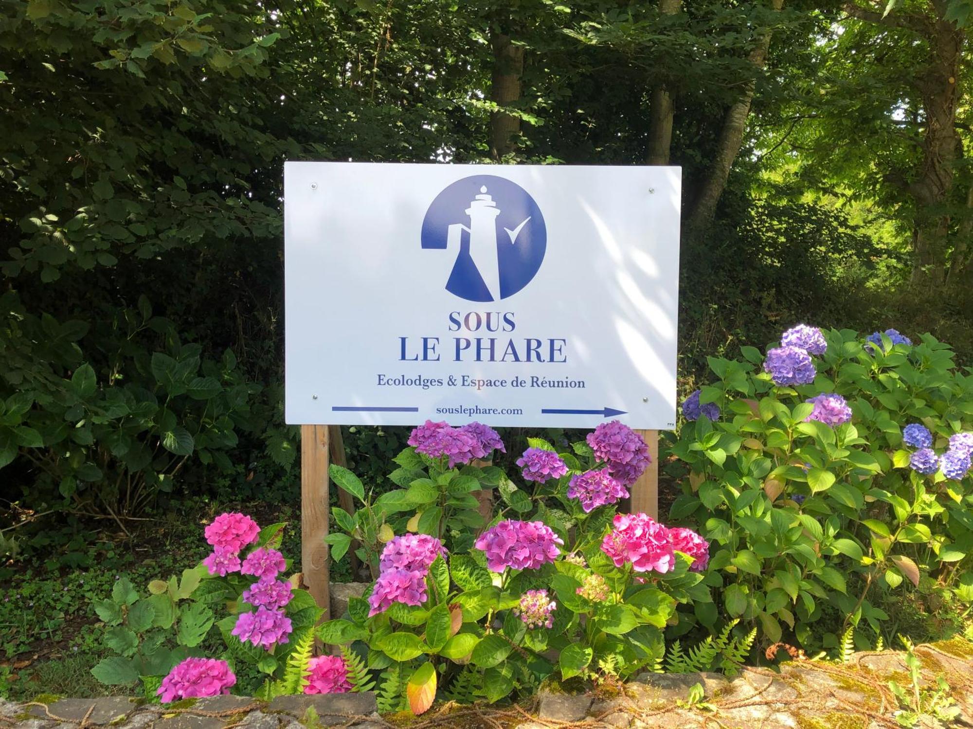 Les Ecolodges Sous Le Phare Louannec Bagian luar foto