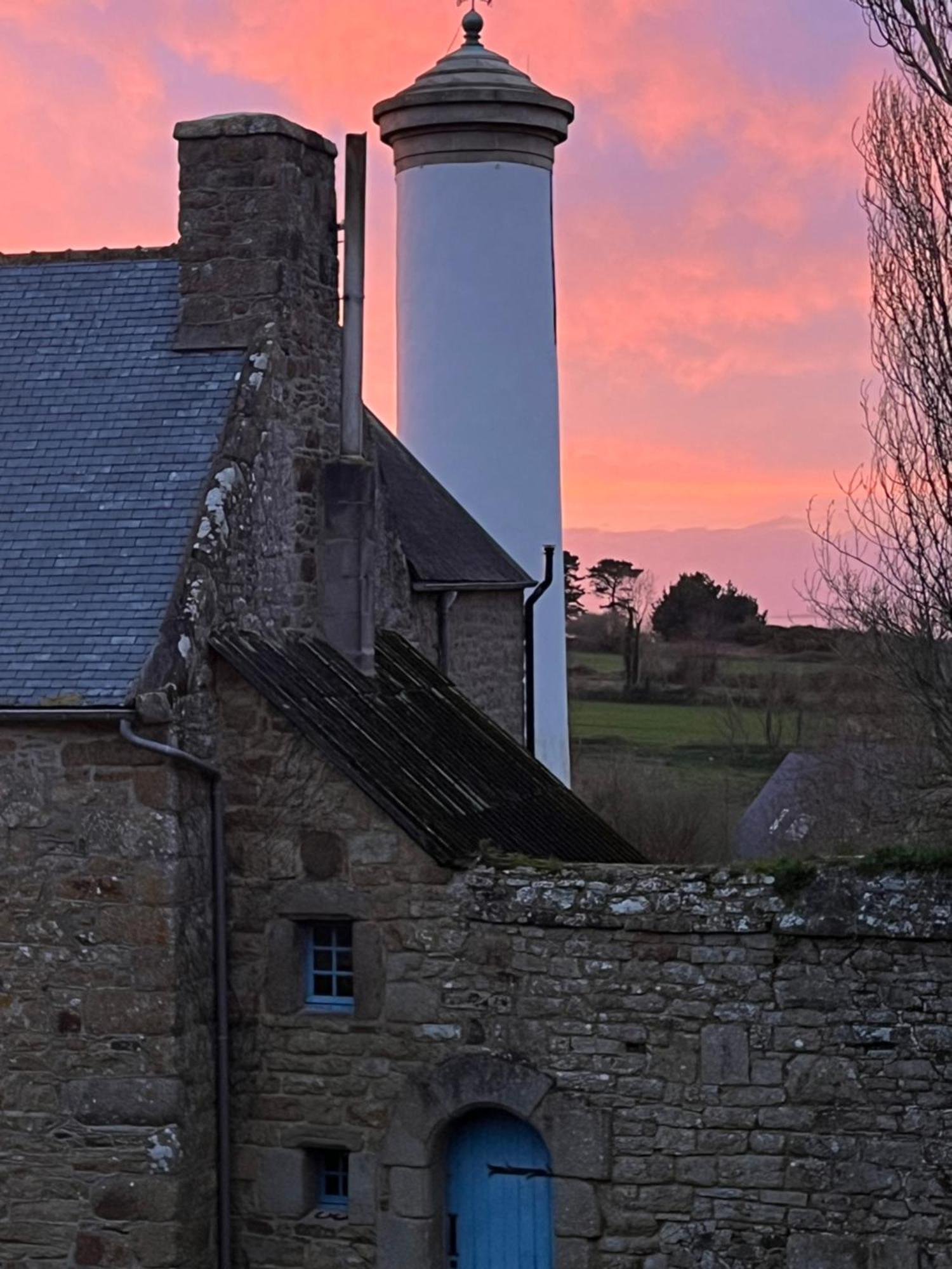Les Ecolodges Sous Le Phare Louannec Bagian luar foto
