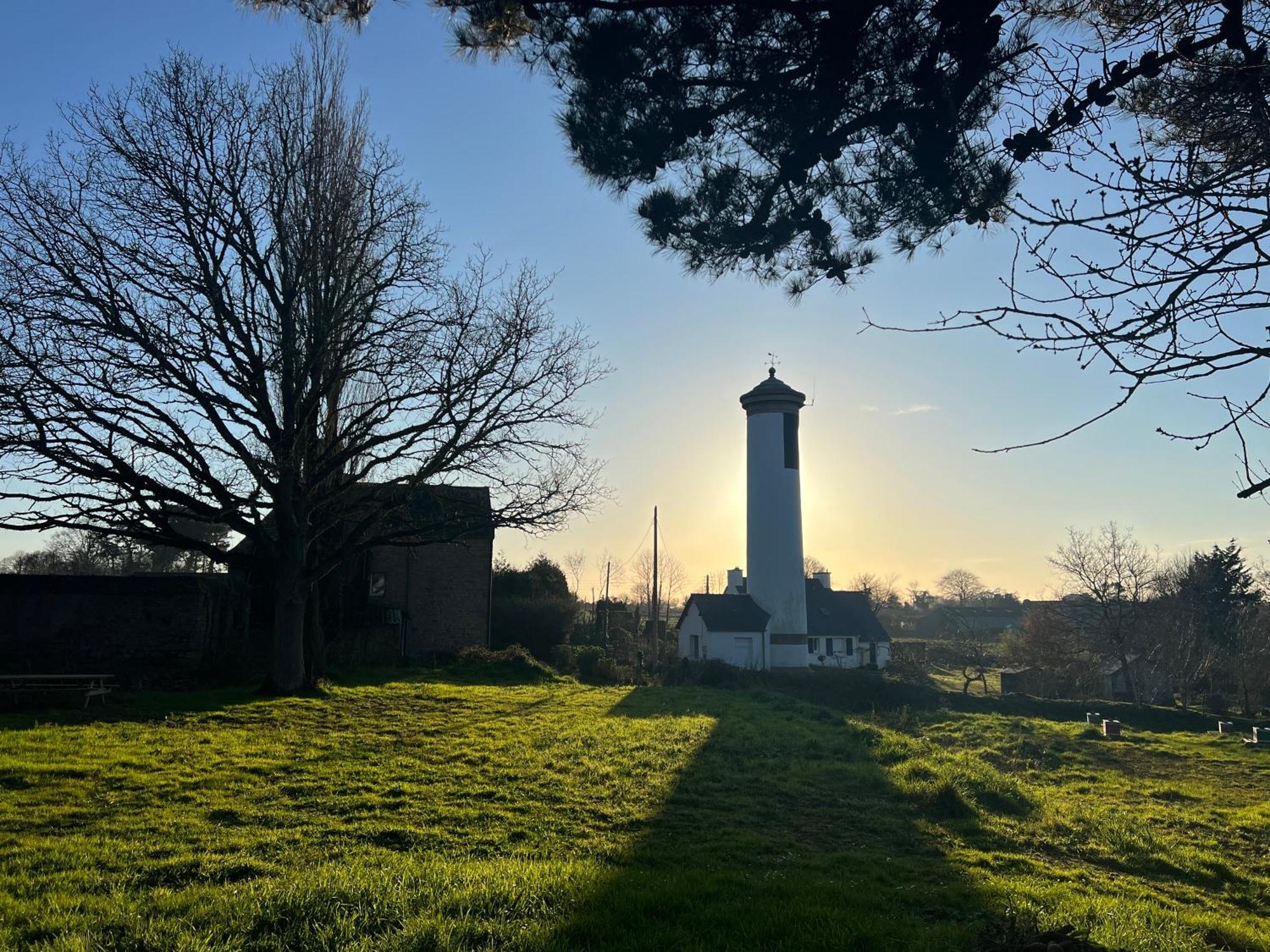 Les Ecolodges Sous Le Phare Louannec Bagian luar foto