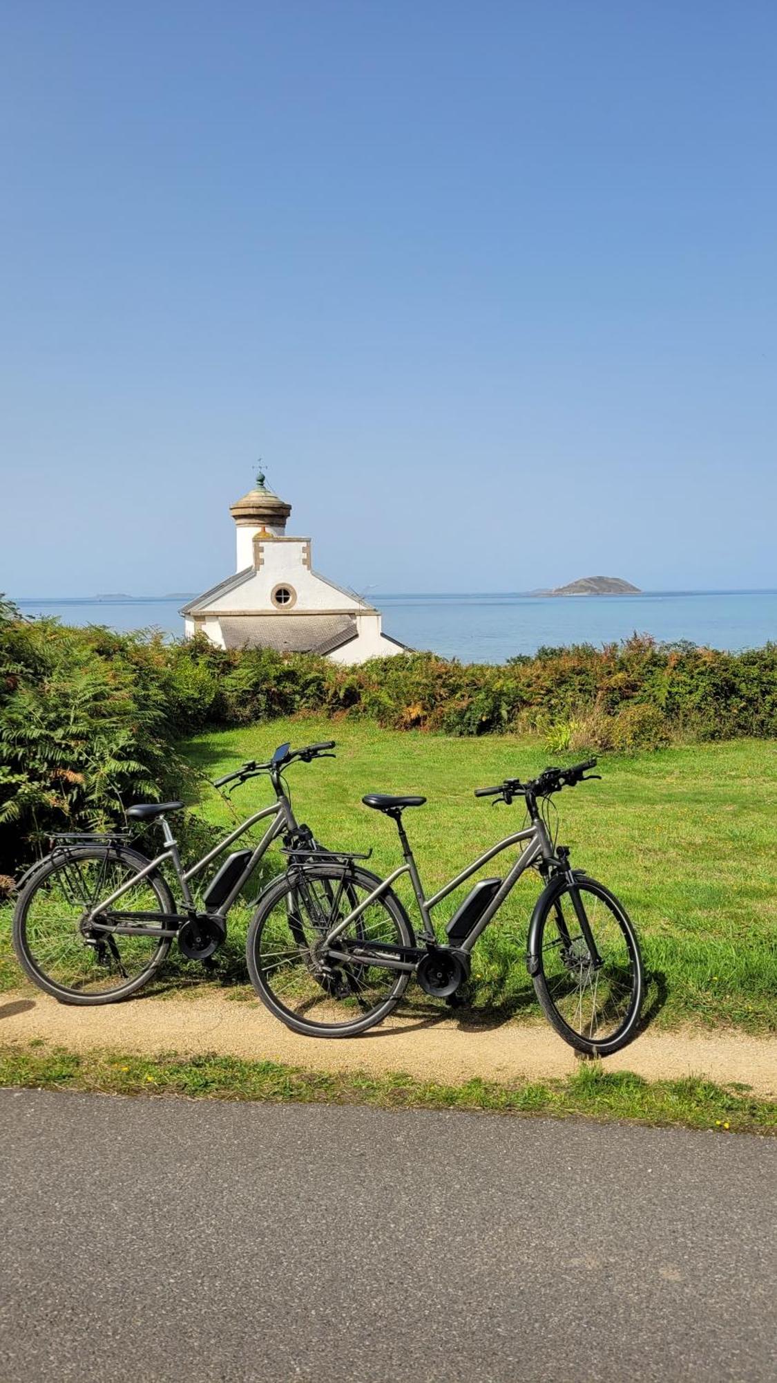Les Ecolodges Sous Le Phare Louannec Bagian luar foto