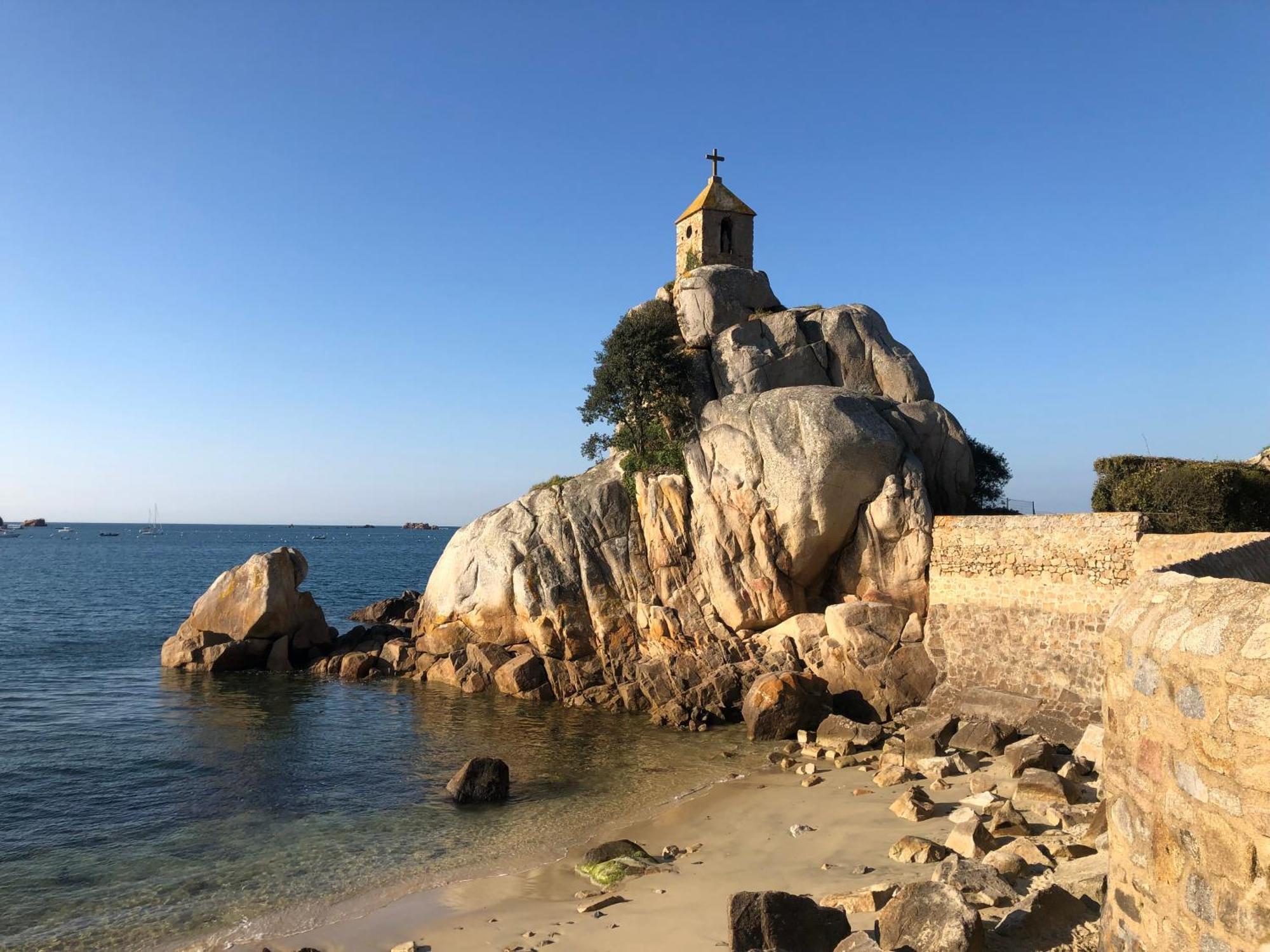 Les Ecolodges Sous Le Phare Louannec Bagian luar foto