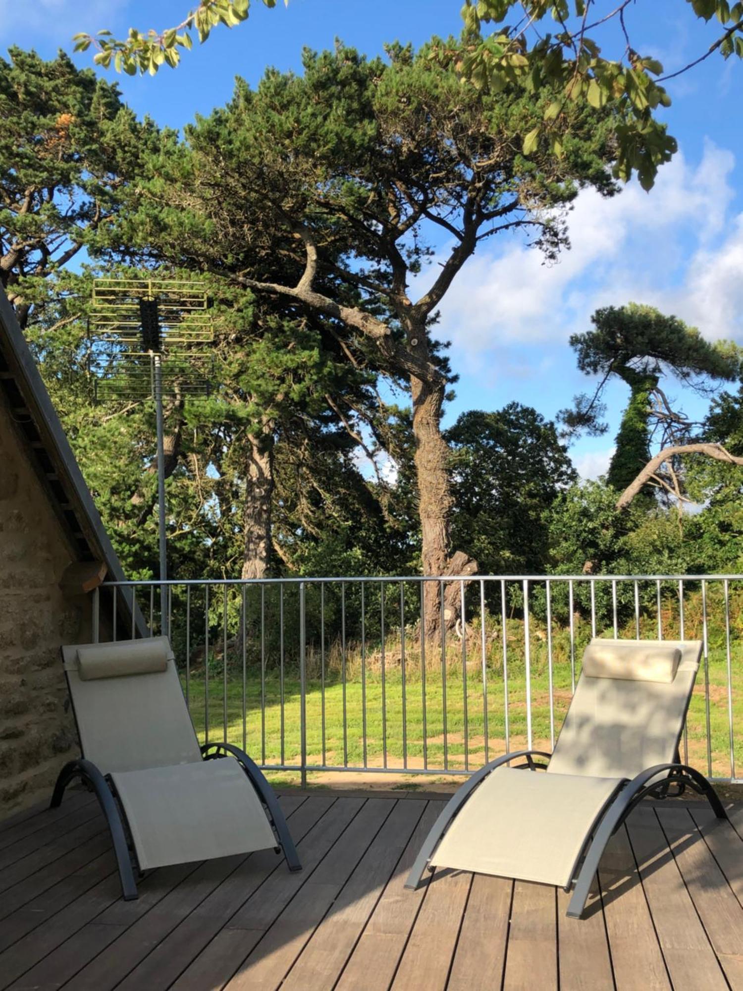 Les Ecolodges Sous Le Phare Louannec Bagian luar foto